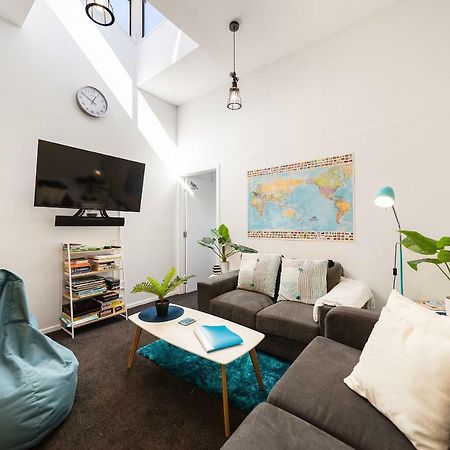 Central, Modern Loft Style Home - 2 Min Walk From Town كوينستاون المظهر الخارجي الصورة