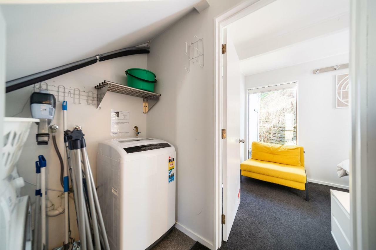 Central, Modern Loft Style Home - 2 Min Walk From Town كوينستاون المظهر الخارجي الصورة